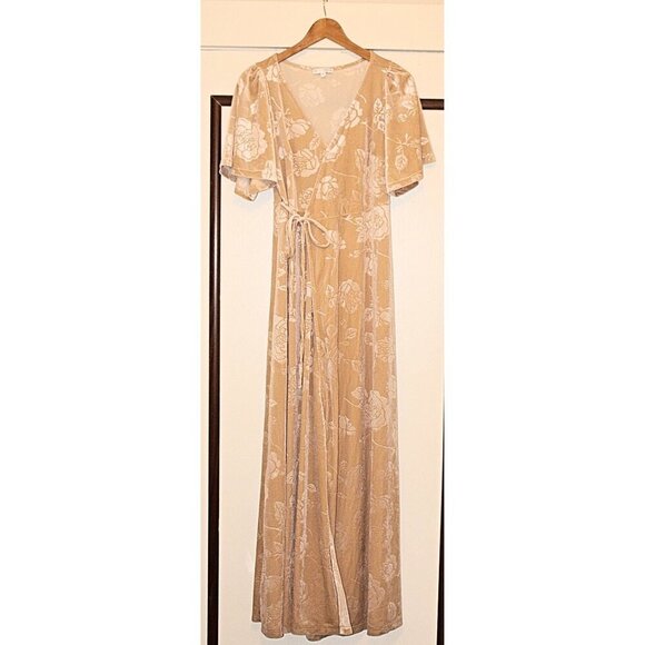 Baltic Born - Matthews Embossed Velvet Maxi Dress in Champagne, Small - Picture 6 of 11